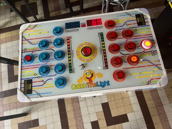 Pages Louer un flipper, baby-foot ou une borne d'arcade à Lyon et ses alentours Location Catch the Light 3