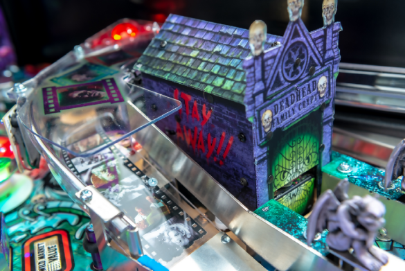 Flippers Stern Pinball Elvira's House of Horrors Premium 12