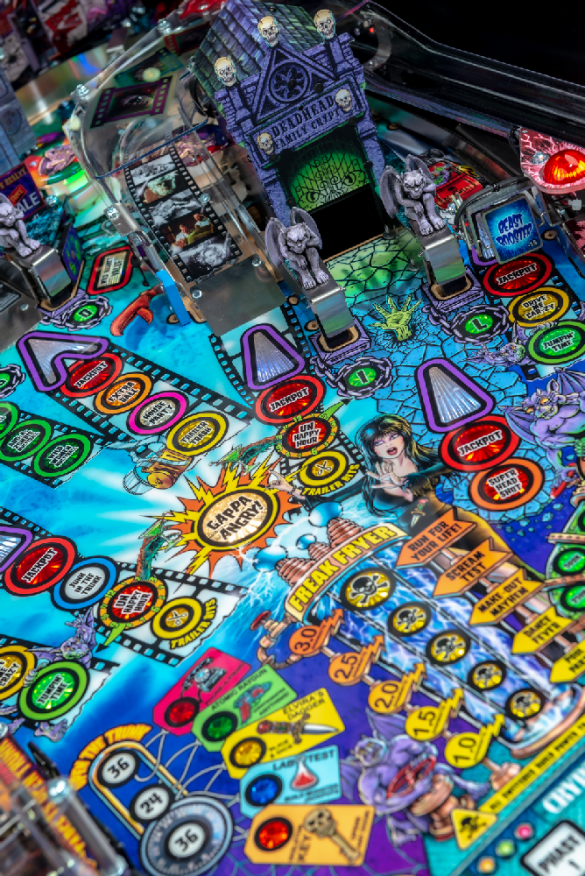 Flippers Stern Pinball Elvira's House of Horrors Premium 9