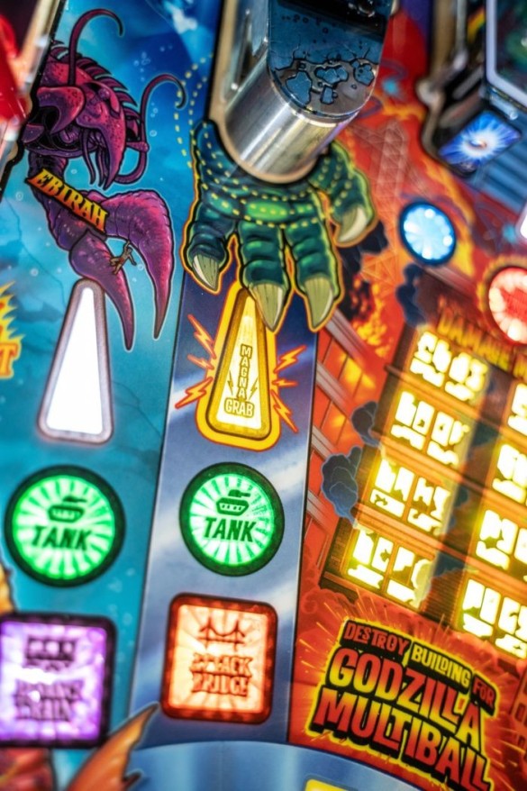 Flippers Stern Pinball Godzilla Pro 16