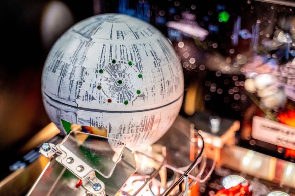 Flippers Stern Pinball Star Wars Comic Art Pin - Home Edition 16