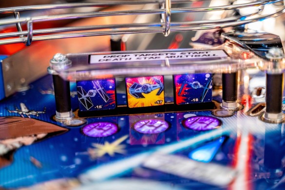 Flippers Stern Pinball Star Wars Comic Art Pin - Home Edition 20