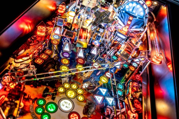 Flippers Stern Pinball The Mandalorian Premium 17