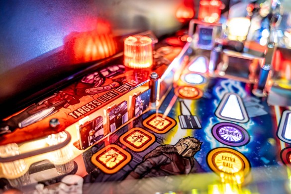 Flippers Stern Pinball The Mandalorian Pro 18