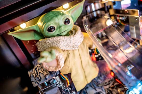 Flippers Stern Pinball The Mandalorian Pro 10