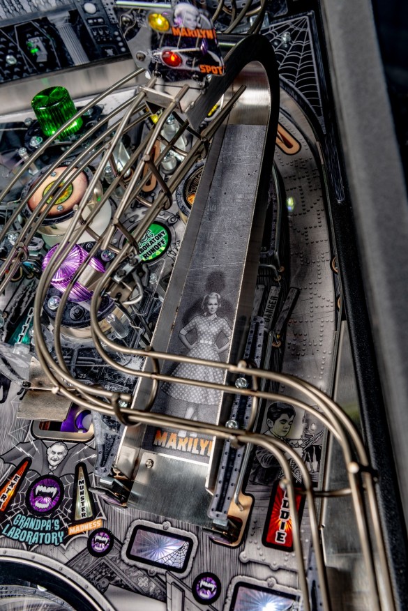 Flippers Stern Pinball The Munsters Premium 13