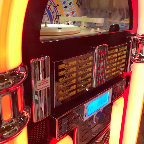 Pages Louer un flipper, baby-foot ou une borne d'arcade à Lyon et ses alentours Location jukebox 2